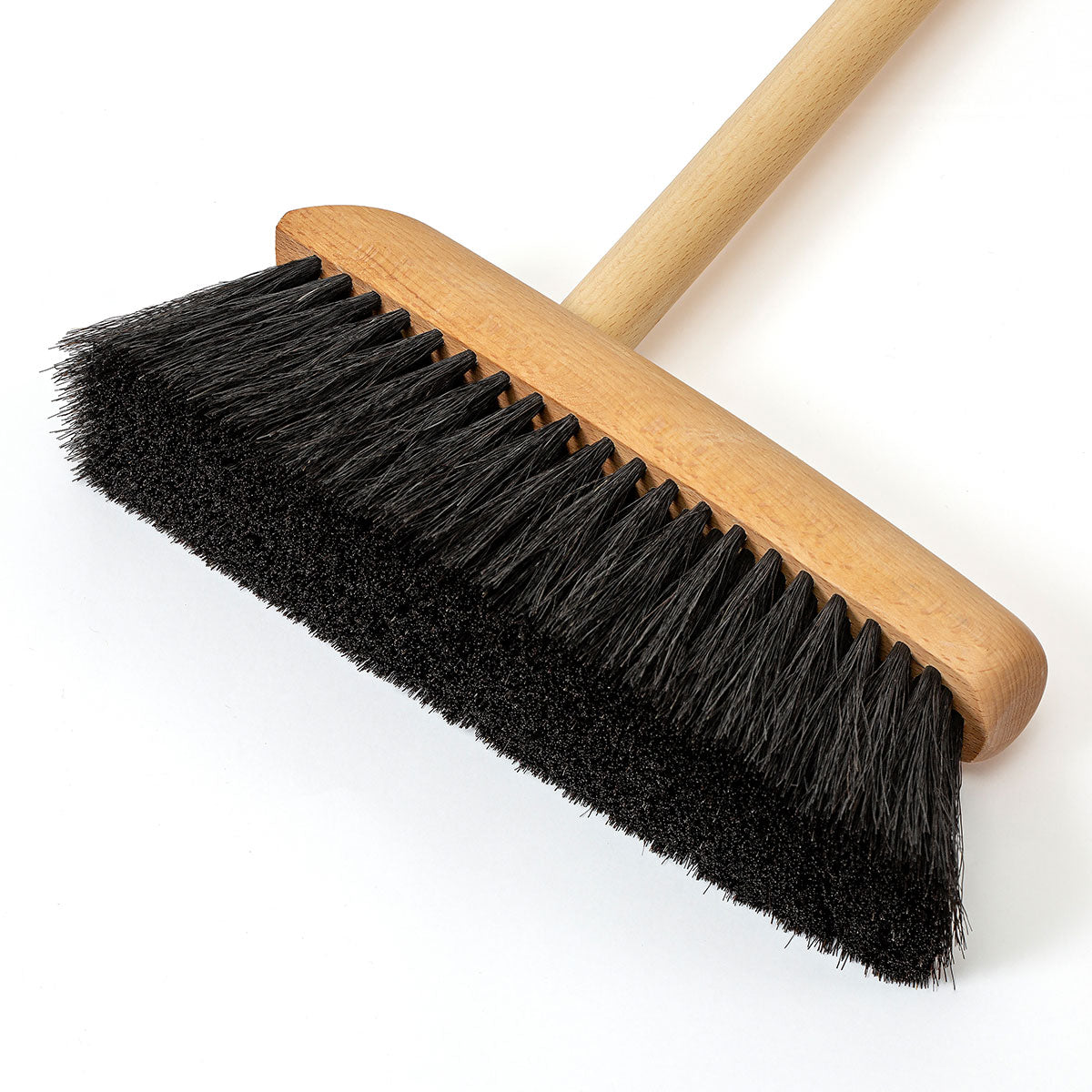 Ultra-fine, 100% tail horsehair bristles that sweep up even the most stubborn sawdust without scuffing your shop’s floor or your surroundings.