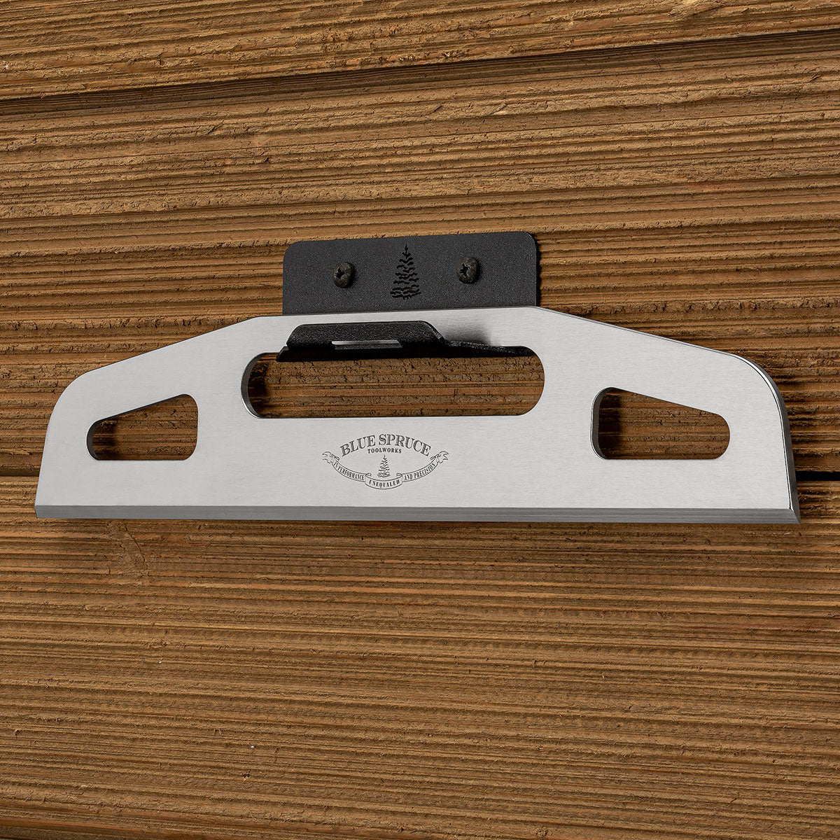 The Woodworker’s Straight Edge includes a wall-mountable Rack-It.