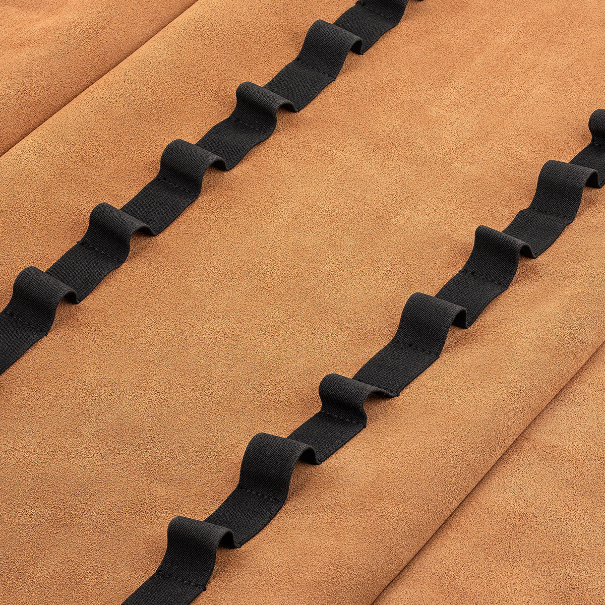 Closeup of the staggered chisel loops within the roll.